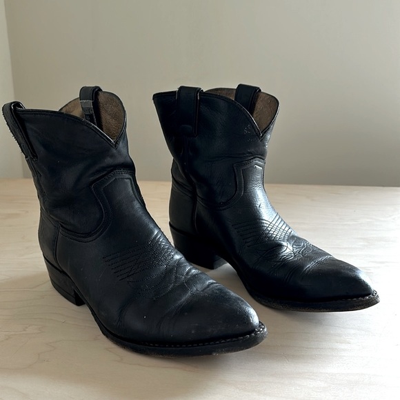 Frye Shoes - Frye Billy Short Cowboy Boot